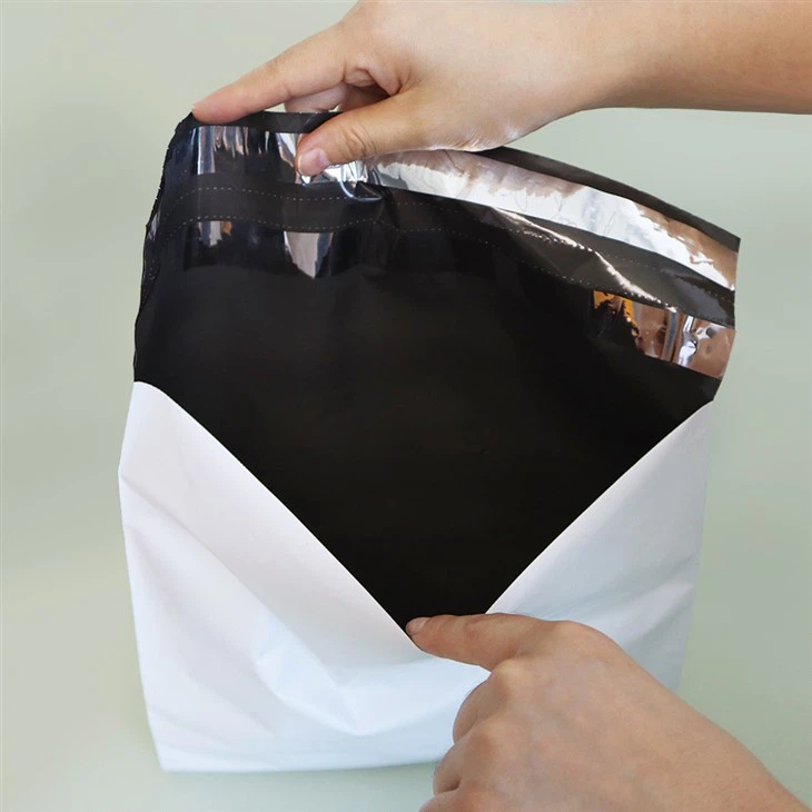 Automatic packaging mailing bags
