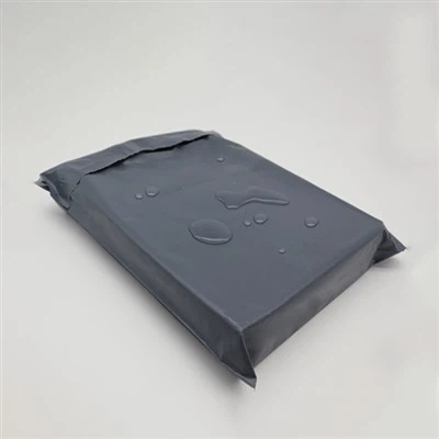 Roztrhnutiu proof poly mailers